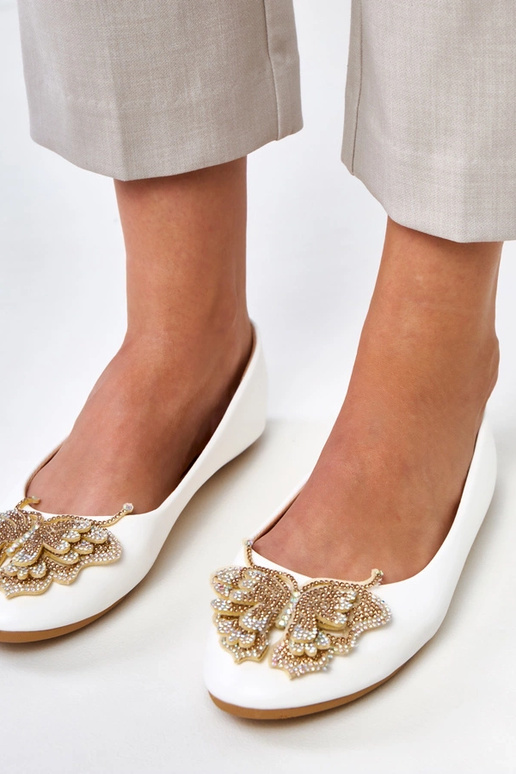 Ballerines blanches avec un papillon... Ballerines blanches avec un papillon...