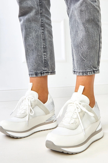 Baskets blanches avec...
