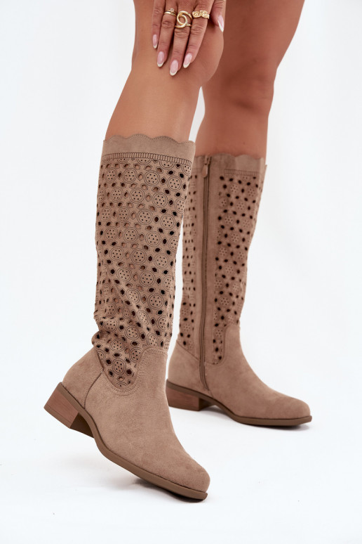 bottes pour femmes Sur un talon bas avec des éléments ajourés beige Il fautrcelline