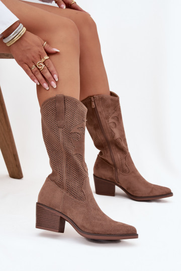 Bottes longues beiges de style cowboy pour femmes avec éléments ajourés et petits talons Olivette