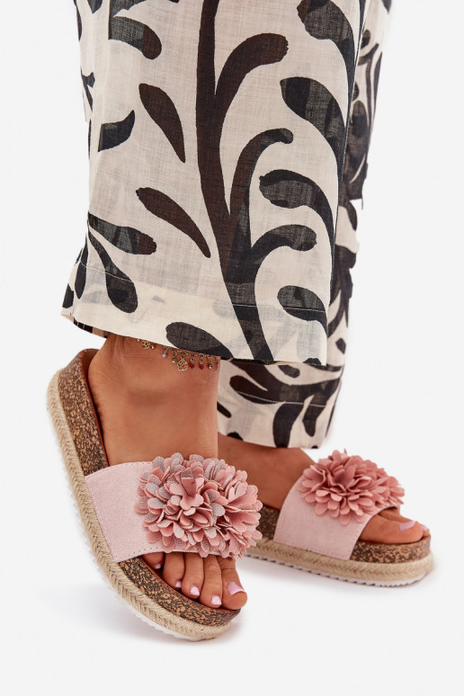 Pantoufles pour femmes avec une plateforme Avec des décorationsi avec des motifs florauxkami couleur rose Tessara Pantoufles pour femmes avec une plateforme Avec des décorationsi avec des motifs florauxkami couleur rose Tessara