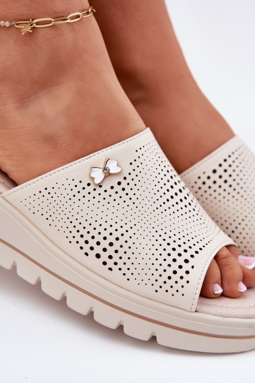 Pantoufles en cuir Féminin Sur un coin Vinceza 41477 beige Pantoufles en cuir Féminin Sur un coin Vinceza 41477 beige