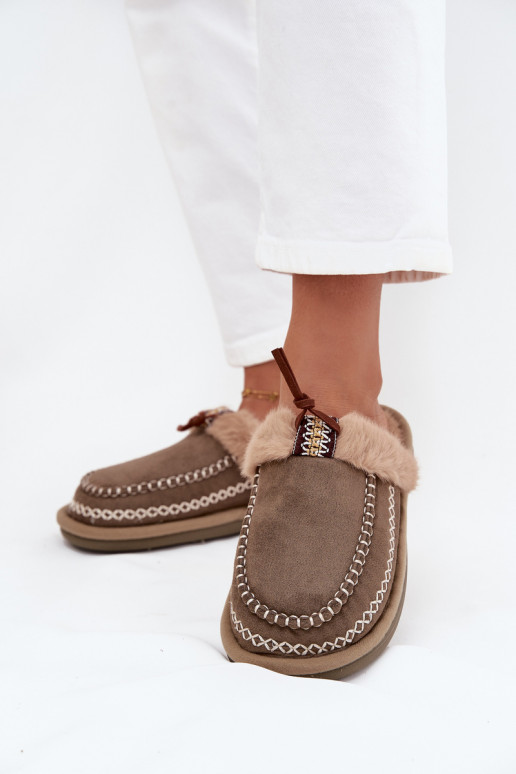 Chaussons Féminin avec un manteau de fourrure I Haftem couleur verte Perivelle Chaussons Féminin avec un manteau de fourrure I Haftem couleur verte Perivelle