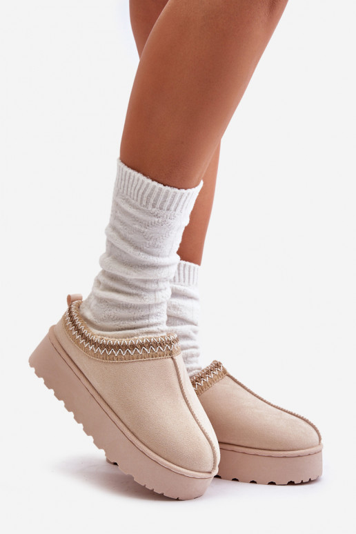 Bottes de neige Féminin avec une plateforme réchauffer avec de la fourrure à l intérieur couleur ivoire Remenia Bottes de neige Féminin avec une plateforme réchauffer avec de la fourrure à l intérieur couleur ivoire Remenia