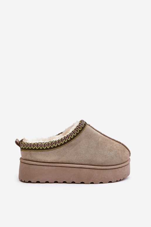 Bottes de neige Féminin avec une plateforme réchauffer avec de la fourrure à l intérieur couleur verte Remenia Bottes de neige Féminin avec une plateforme réchauffer avec de la fourrure à l intérieur couleur verte Remenia