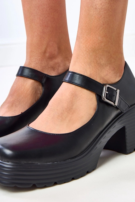 Chaussures à mi-hauteur noires avec... Chaussures à mi-hauteur noires avec...