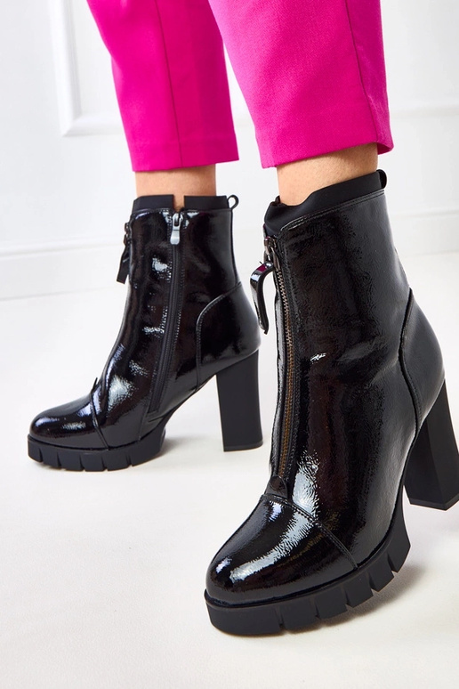 Bottines laquées noires à talon Sasa