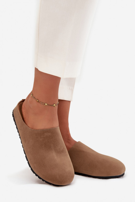 Chaussons Sabots Féminin avec une plateforme beige Sylviane Chaussons Sabots Féminin avec une plateforme beige Sylviane