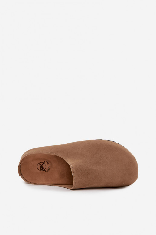 Chaussons Sabots Féminin avec une plateforme beige Sylviane Chaussons Sabots Féminin avec une plateforme beige Sylviane