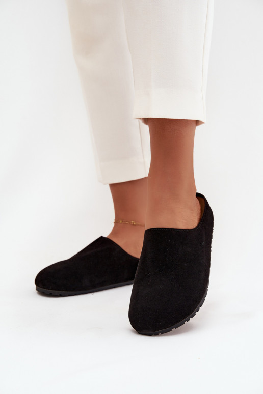 Chaussons Sabots Féminin avec une plateforme couleur noire Sylviane Chaussons Sabots Féminin avec une plateforme couleur noire Sylviane