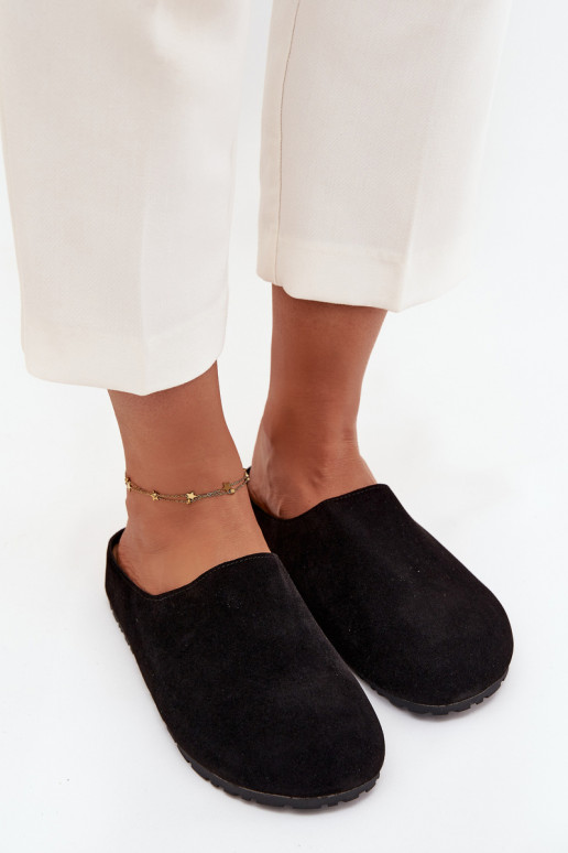Chaussons Sabots Féminin avec une plateforme couleur noire Sylviane Chaussons Sabots Féminin avec une plateforme couleur noire Sylviane