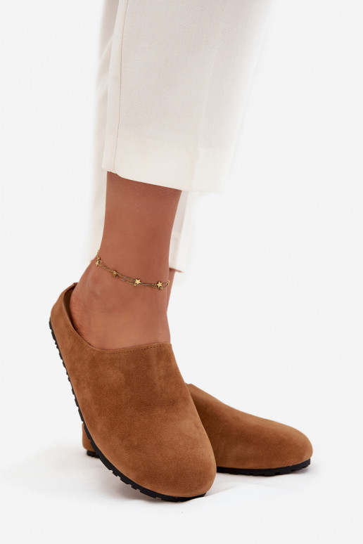 Chaussons Sabots Féminin avec une plateforme marron Sylviane Chaussons Sabots Féminin avec une plateforme marron Sylviane