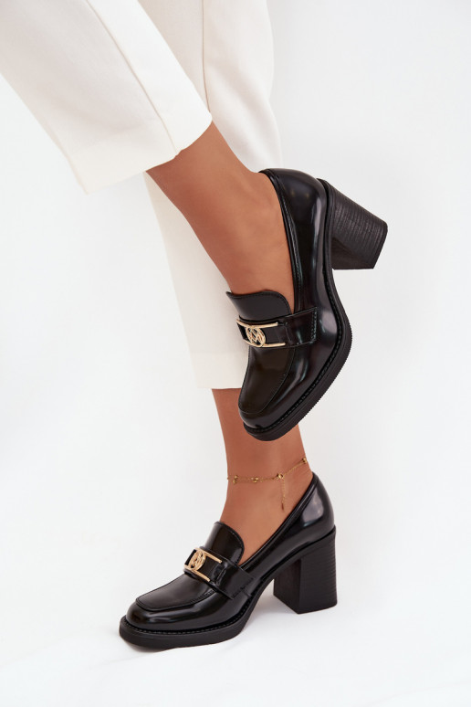 chaussures Féminin avec des talons Ze couleur doréem Detalem couleur noire Privelle chaussures Féminin avec des talons Ze couleur doréem Detalem couleur noire Privelle