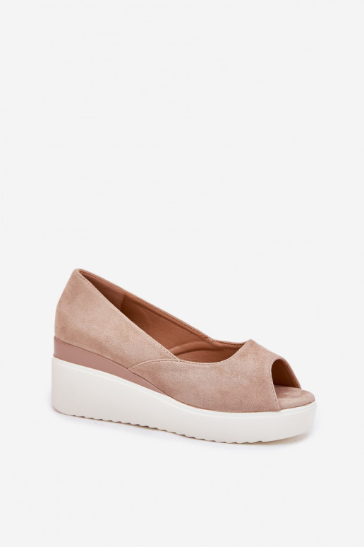 Sandales pour femmes Sur un coin Z en daim écologiqueu beige Velira Sandales pour femmes Sur un coin Z en daim écologiqueu beige Velira