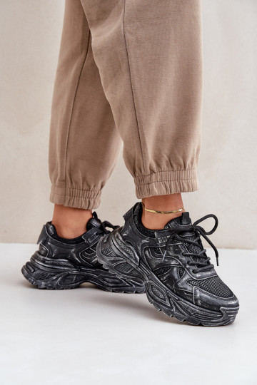 Chaussures modèle baskets Féminin Z Przetarciami avec une plateforme couleur noire SeladÀen