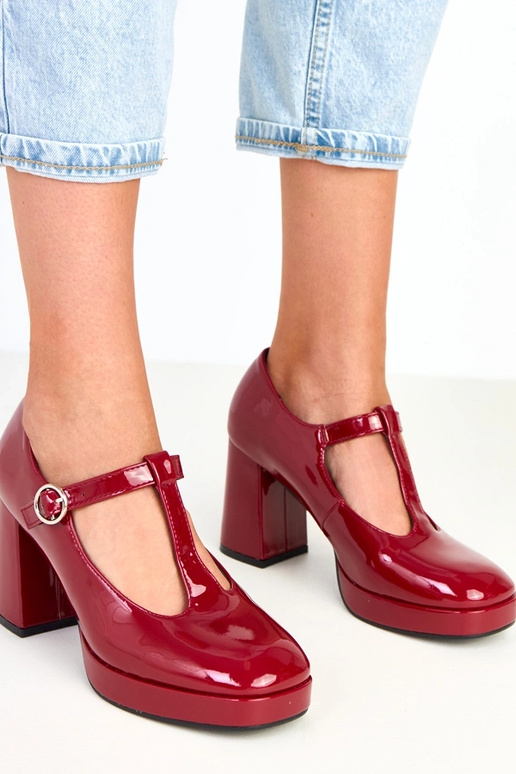 Bottines bordeaux à talon colonne... Bottines bordeaux à talon colonne...