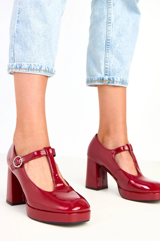 Bottines bordeaux à talon colonne... Bottines bordeaux à talon colonne...