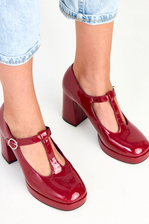 Bottines bordeaux à talon colonne... Bottines bordeaux à talon colonne...