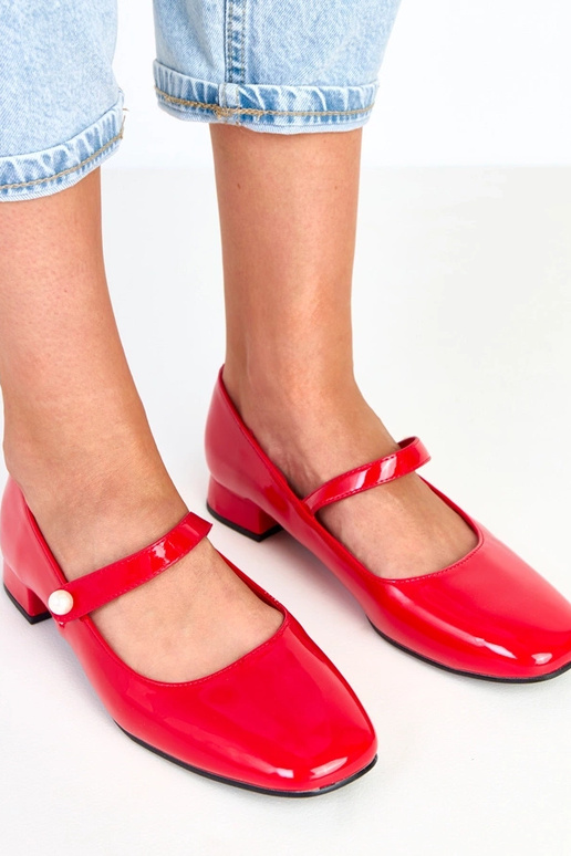 Escarpins rouges laqués à talon... Escarpins rouges laqués à talon...