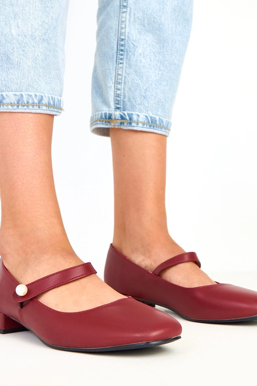 Escarpins bordeaux à talon colonne... Escarpins bordeaux à talon colonne...