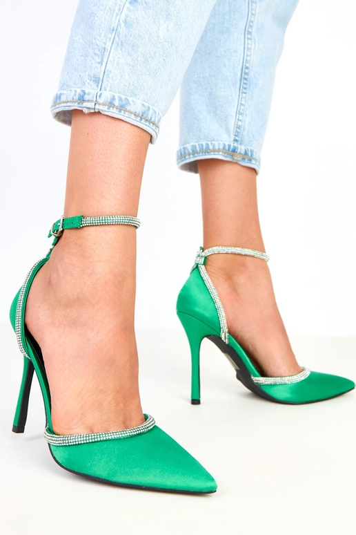 Escarpins verts satinés avec... Escarpins verts satinés avec...