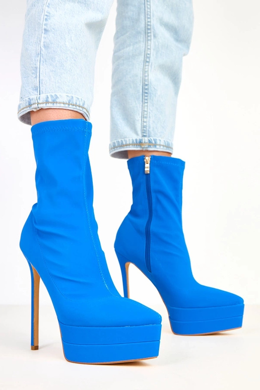 Bottines bleues satinées à talon avec...