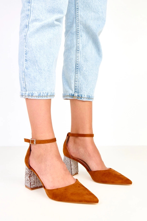 Escarpins marron à talon colonne... Escarpins marron à talon colonne...