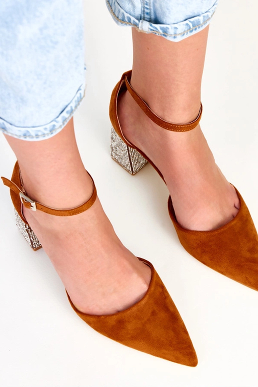 Escarpins marron à talon colonne... Escarpins marron à talon colonne...