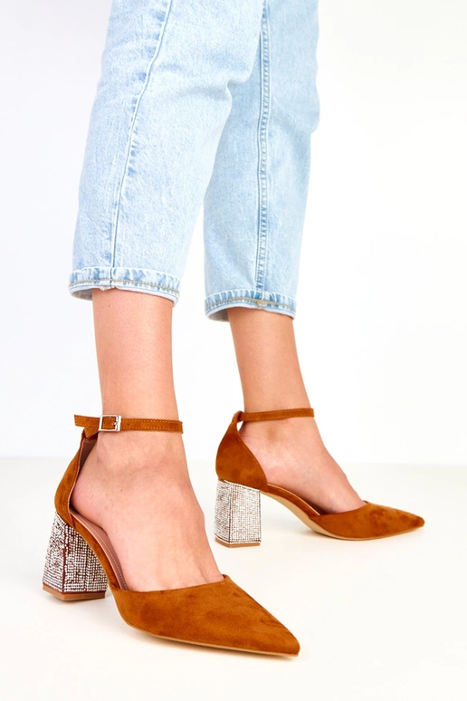 Escarpins marron à talon colonne... Escarpins marron à talon colonne...