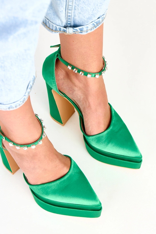 Escarpins verts à plateforme avec... Escarpins verts à plateforme avec...
