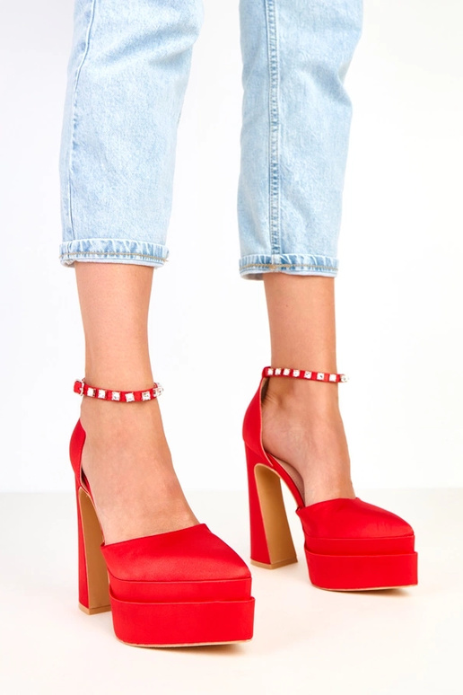Escarpins rouges à plateforme avec... Escarpins rouges à plateforme avec...