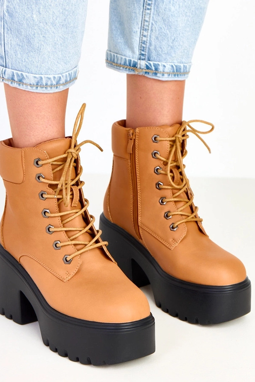 Bottines marron à talon massif et...