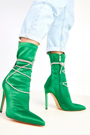 Tolnai bottines en satin vertes sur talon décorées de zirconiums 2