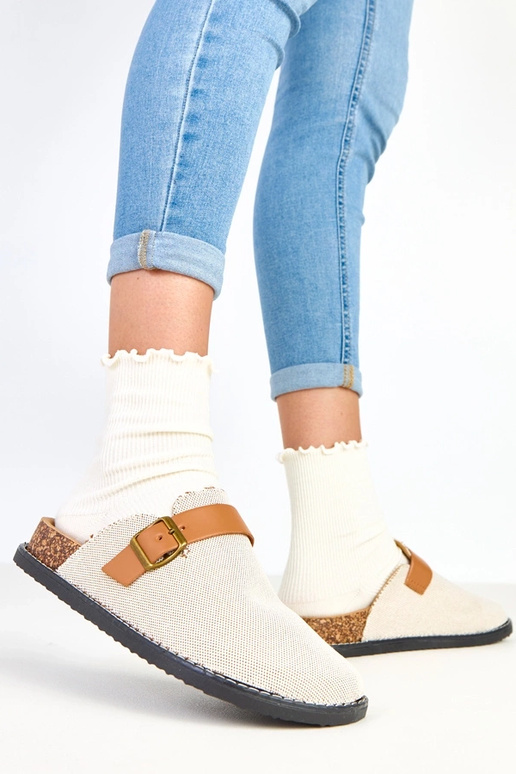 Pantoufles brunes sur plateforme en... Pantoufles brunes sur plateforme en...