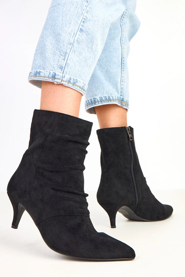 Bottes noires à petit talon... 2