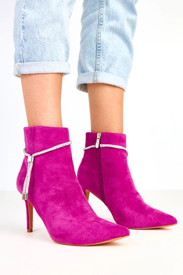 Bottes violettes à talon... 2