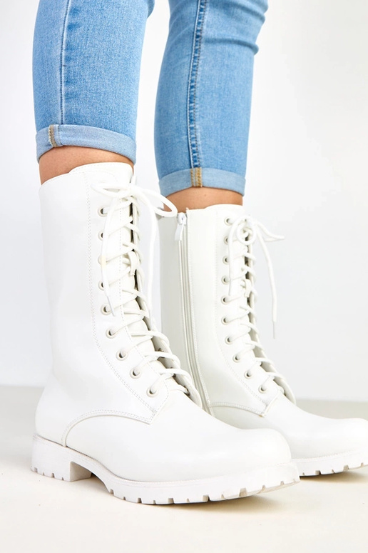 Bottes blanches à petit talon avec...