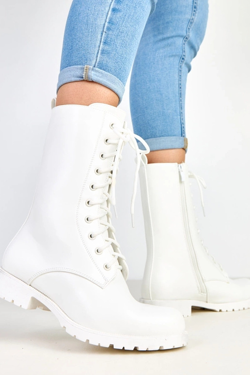 Bottes blanches à petit talon avec...