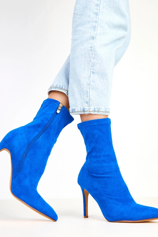 Bottes en daim bleues à talon haut... Bottes en daim bleues à talon haut...