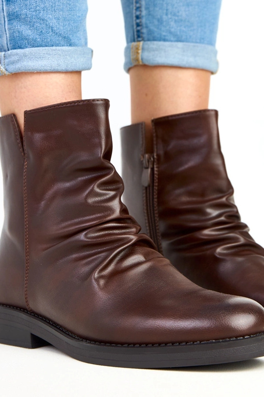 Bottes brunes pour femmes avec plis à... Bottes brunes pour femmes avec plis à...