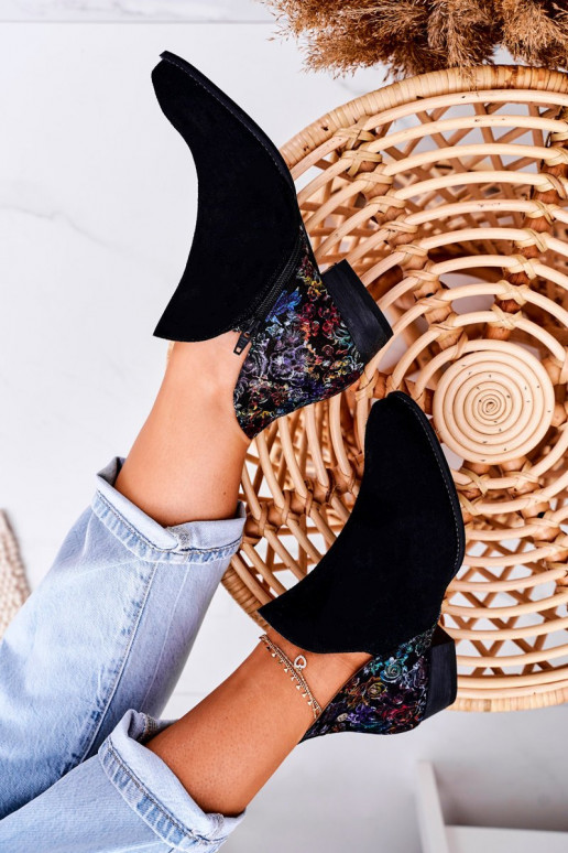 Bottes pour femmes Il fautciejka couleur noire avec des fleurs 04091-57