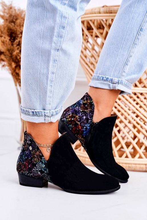 Bottes pour femmes Il fautciejka couleur noire avec des fleurs 04091-57