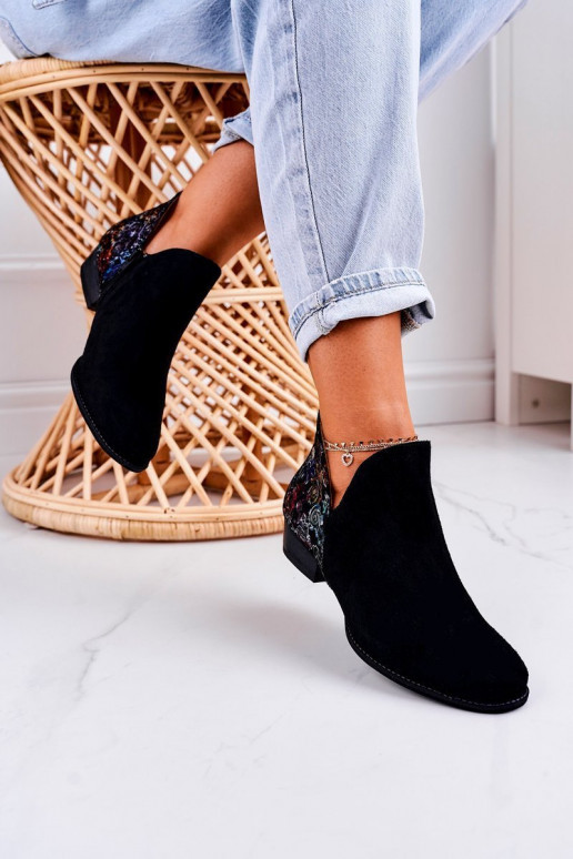 Bottes pour femmes Il fautciejka couleur noire avec des fleurs 04091-57