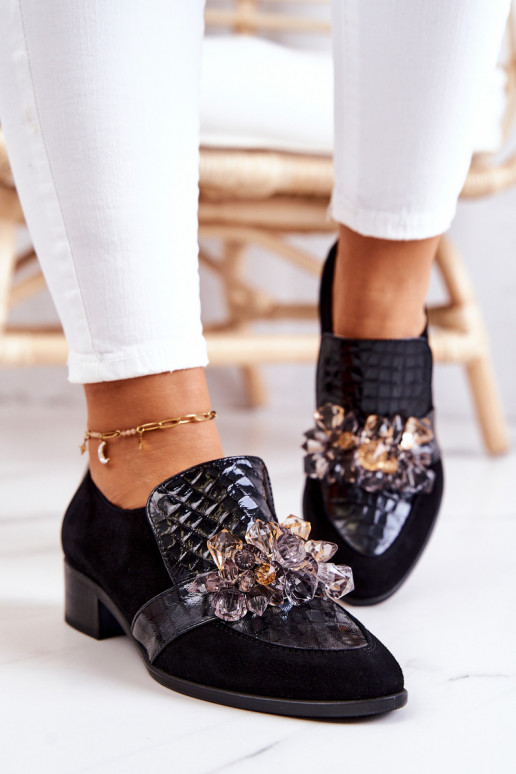 en daim chaussures avec des ornements couleur noire Davine en daim chaussures avec des ornements couleur noire Davine