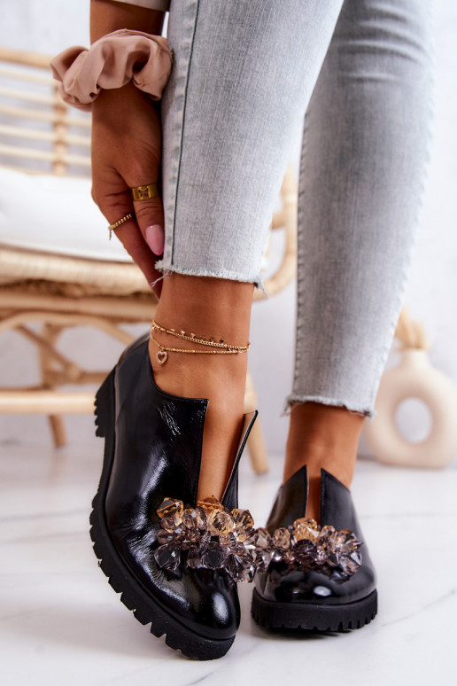 Style élégant Peau chaussures avec des ornements couleur noire Cindy Style élégant Peau chaussures avec des ornements couleur noire Cindy