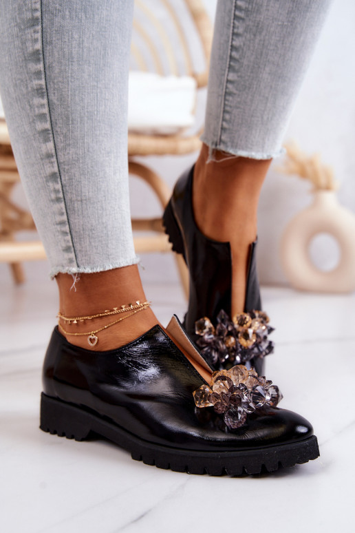 Style élégant Peau chaussures avec des ornements couleur noire Cindy Style élégant Peau chaussures avec des ornements couleur noire Cindy