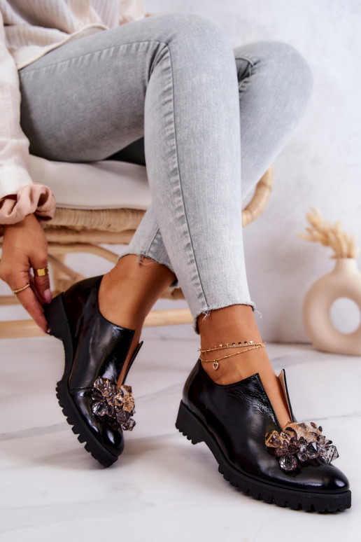 Style élégant Peau chaussures avec des ornements couleur noire Cindy Style élégant Peau chaussures avec des ornements couleur noire Cindy