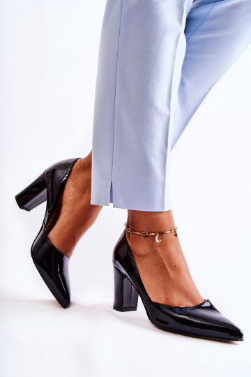 À la mode avec effet vernis Chaussures avec des talons couleur noire Emotion