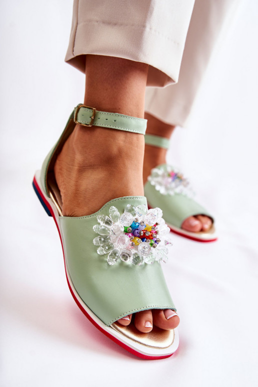 Féminin Peau des sandales avec des ornements couleur verte Nevassa Féminin Peau des sandales avec des ornements couleur verte Nevassa