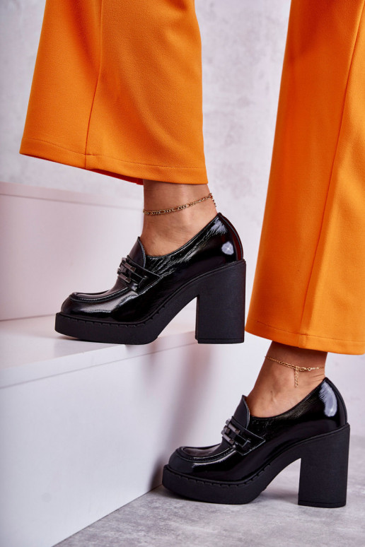 avec effet vernis chaussures Sur un énorme poteau couleur noire Lemar Jaime avec effet vernis chaussures Sur un énorme poteau couleur noire Lemar Jaime